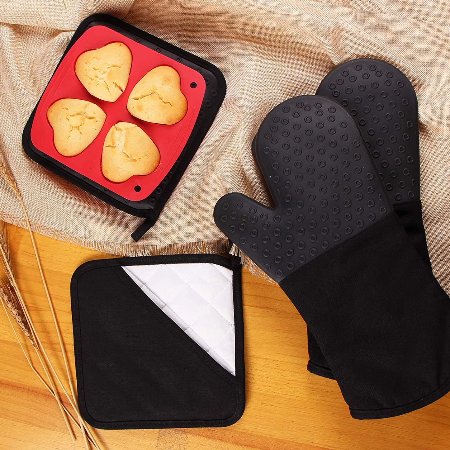 Webake 2 pcs silicone baking gloves and 2 pcs silicone hot pads oven mitts and pot holders